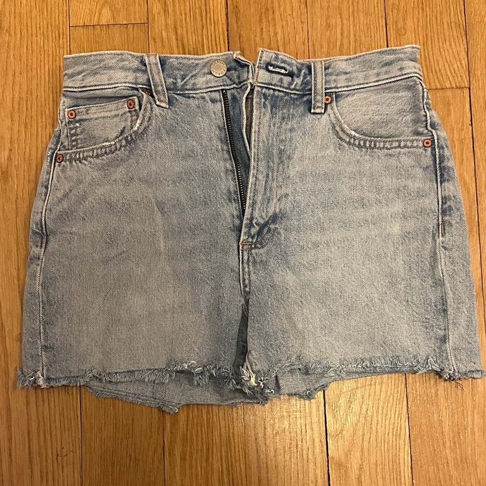 Denim Forum Light Wash Boyfriend Loose Shorts - Size 24 - Picture 5 of 6